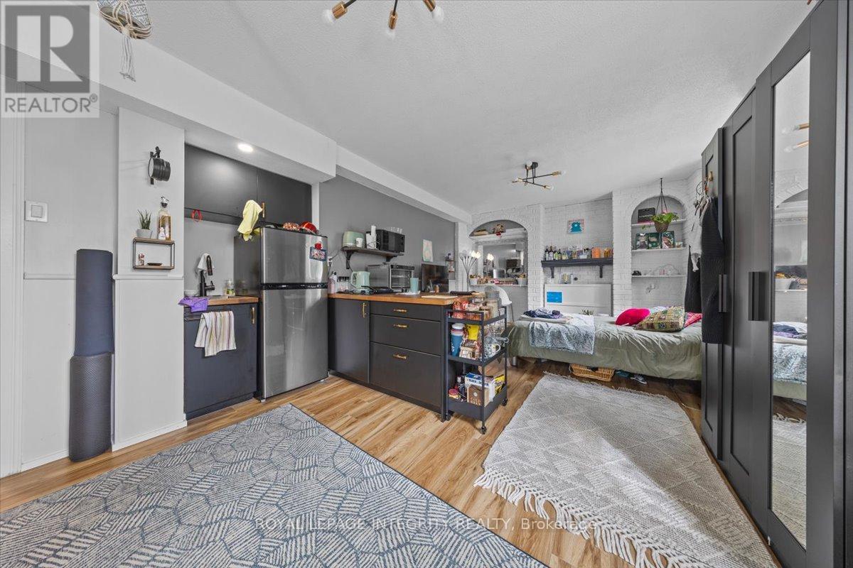 Photo 4 of 301 Zephyr Avenue, Ottawa ON