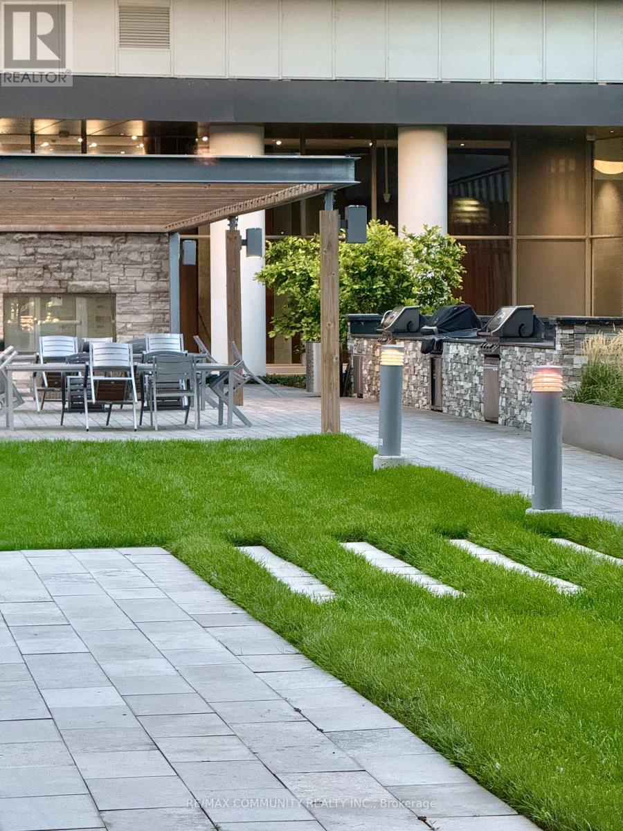 Photo 12 of 802 115 Mcmahon Drive, Toronto ON