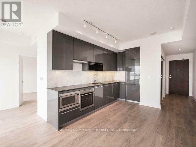 Photo 3 of 802 115 Mcmahon Drive, Toronto ON