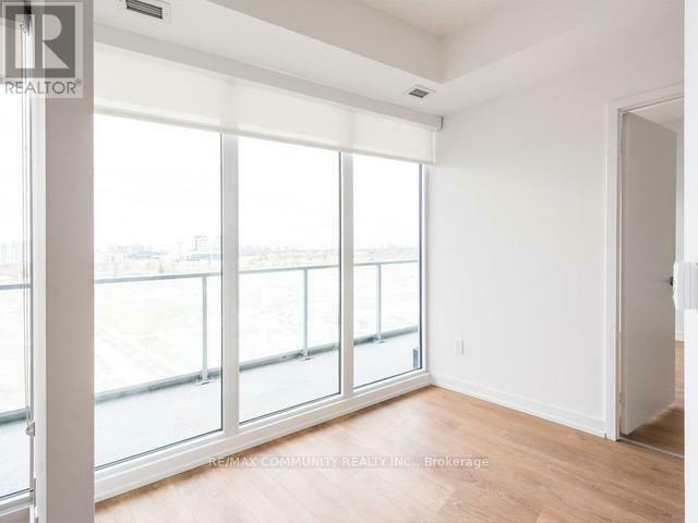 Photo 4 of 802 115 Mcmahon Drive, Toronto ON
