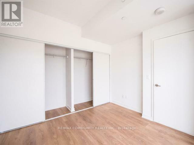 Photo 5 of 802 115 Mcmahon Drive, Toronto ON