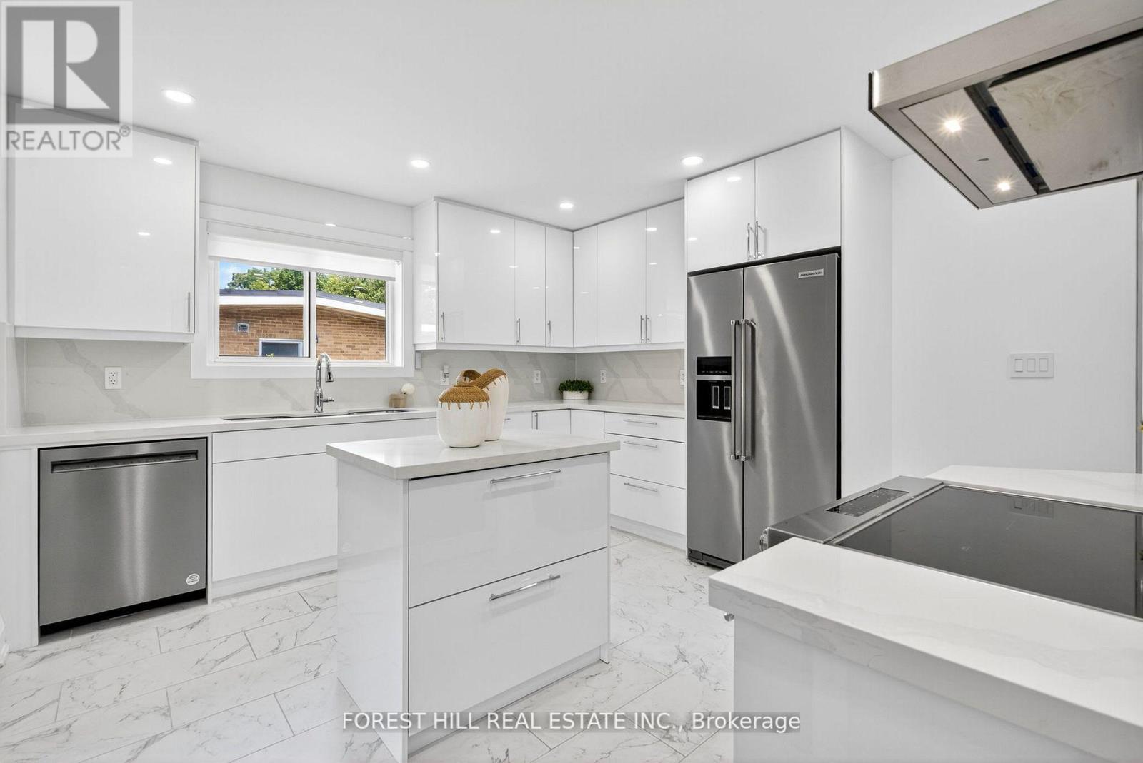 Photo 12 of 9 Tadcaster Place, Toronto ON
