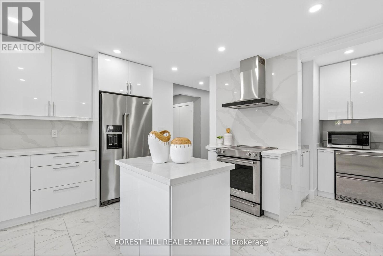 Photo 13 of 9 Tadcaster Place, Toronto ON