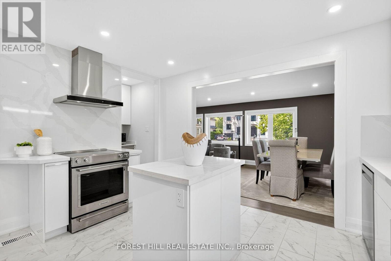 Photo 14 of 9 Tadcaster Place, Toronto ON