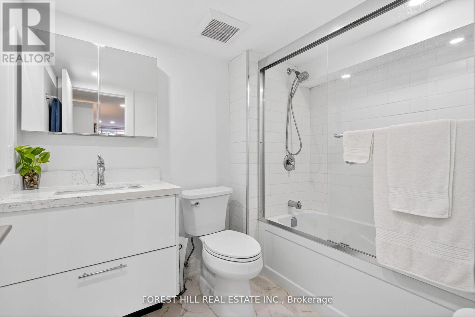 Photo 24 of 9 Tadcaster Place, Toronto ON