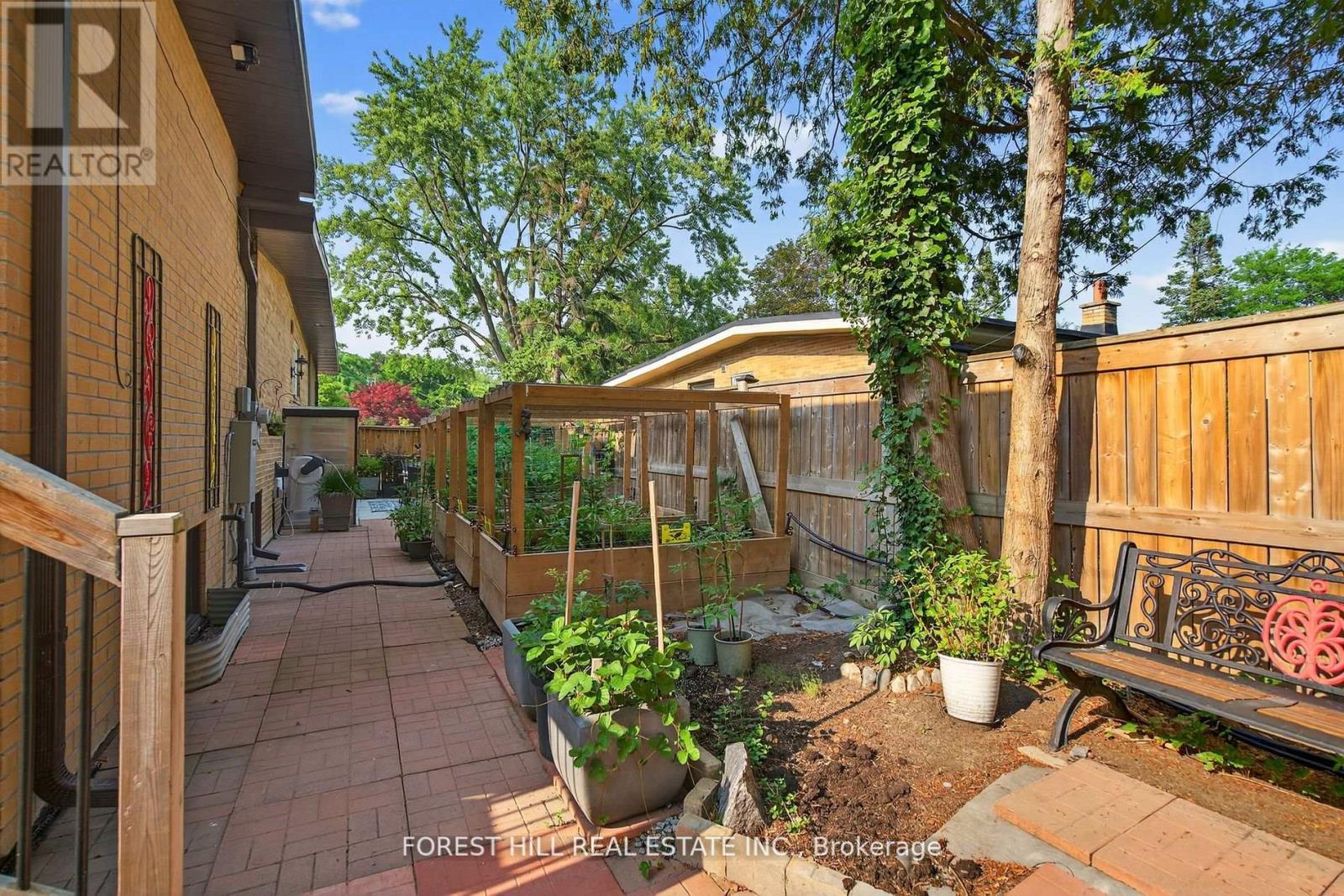 Photo 35 of 9 Tadcaster Place, Toronto ON