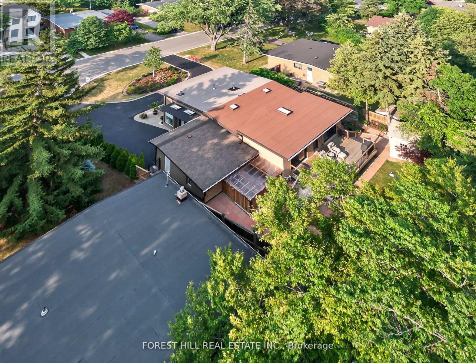 Photo 40 of 9 Tadcaster Place, Toronto ON