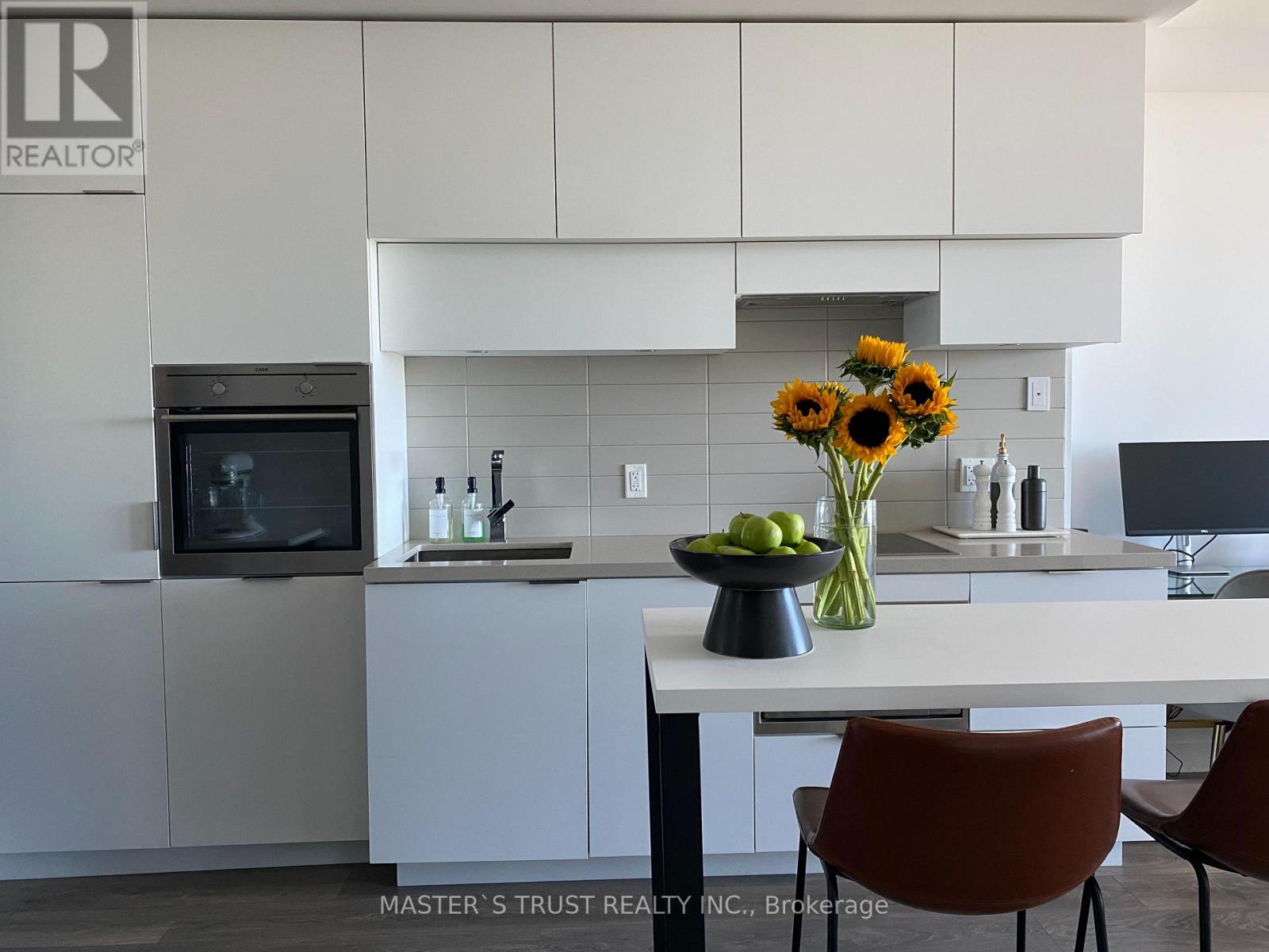 Photo 4 of 5007 8 Eglinton Avenue E, Toronto ON
