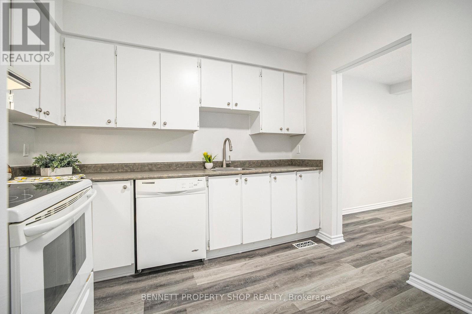 Photo 9 of 43 Clarkson Crescent, Ottawa ON