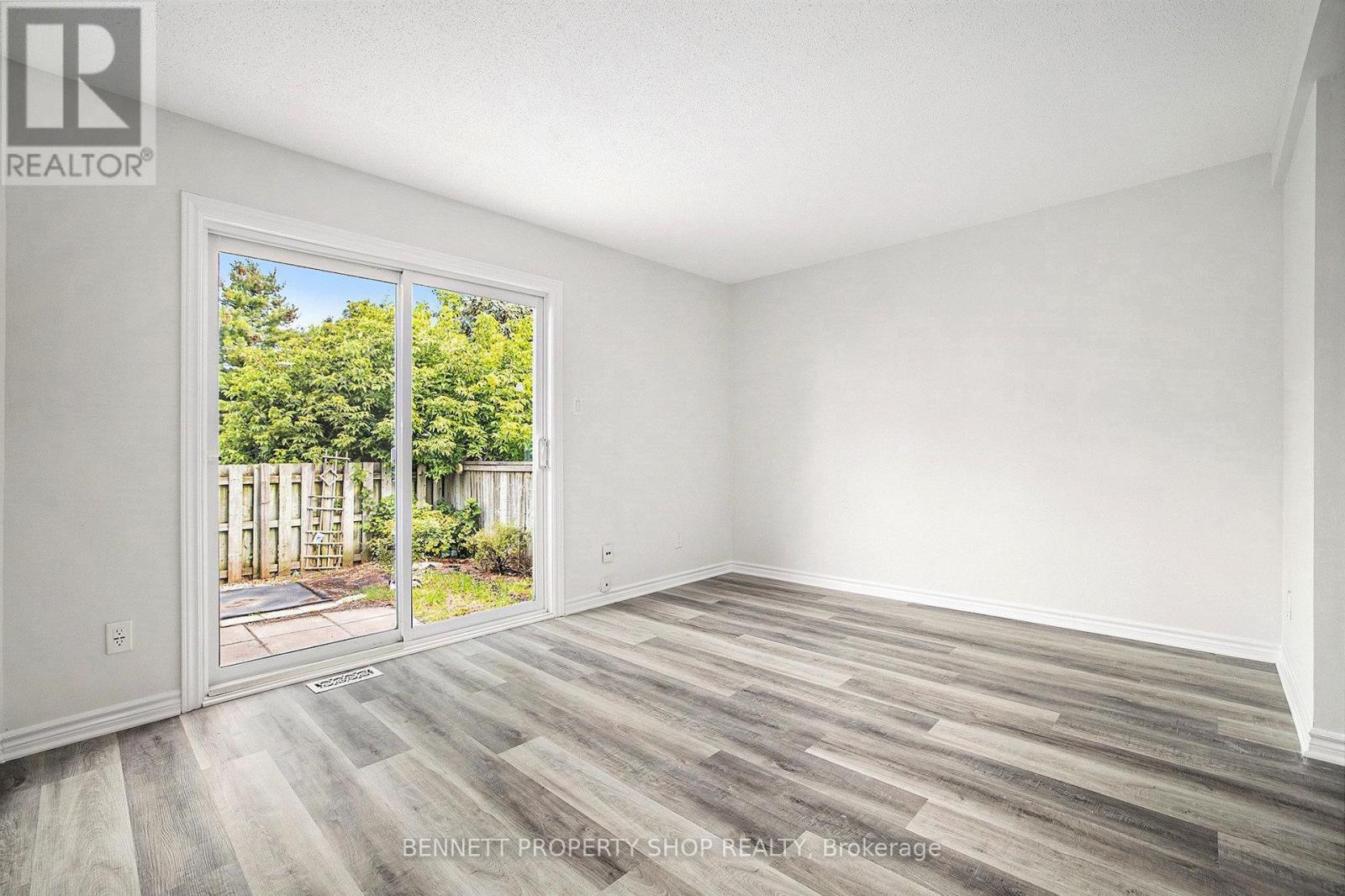 Photo 6 of 43 Clarkson Crescent, Ottawa ON