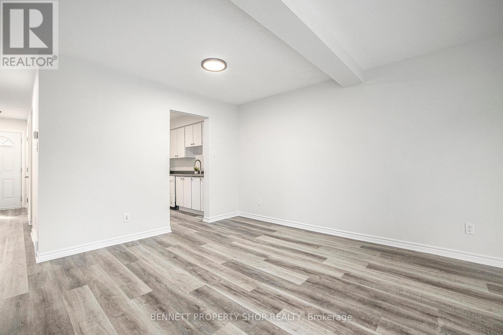 Photo 8 of 43 Clarkson Crescent, Ottawa ON