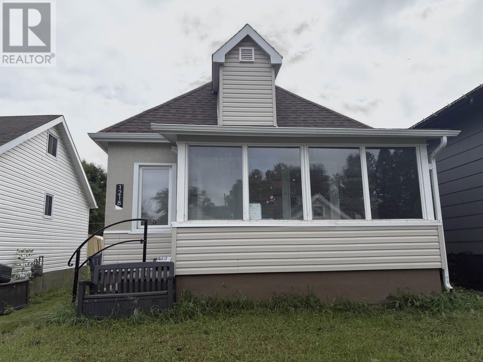 Photo 1 of 1218 Rosedale Ave, Thunder Bay ON
