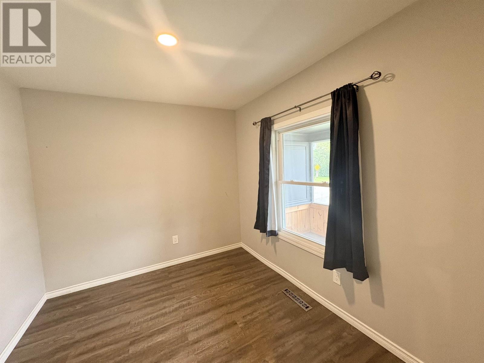 Photo 16 of 1218 Rosedale Ave, Thunder Bay ON