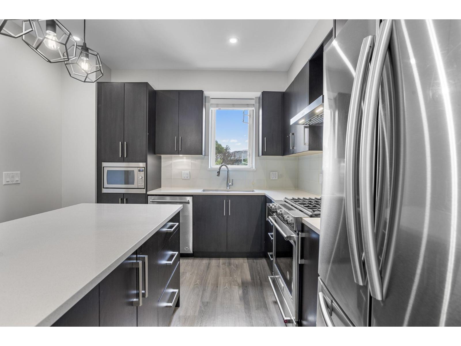 Photo 4 of 306 15436 31 Avenue, Surrey BC
