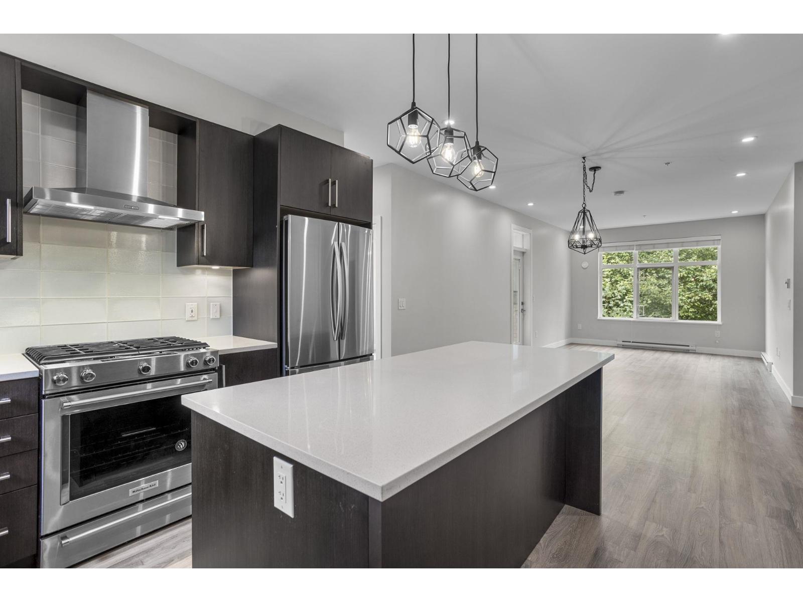 Photo 6 of 306 15436 31 Avenue, Surrey BC