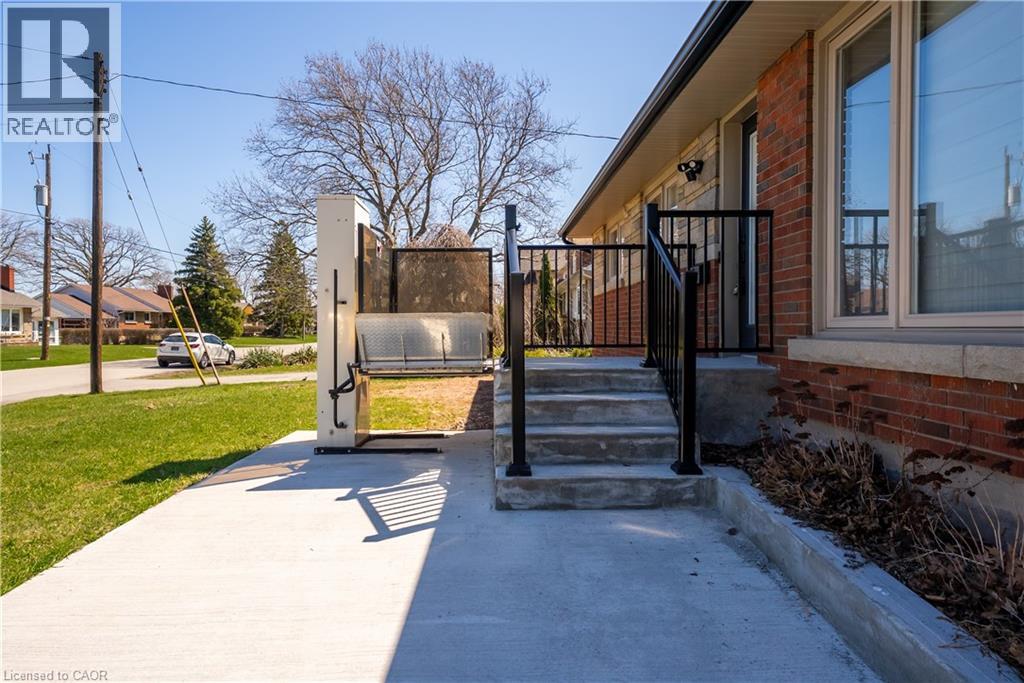 Photo 4 of 28 Dale Avenue Unit 1, Hamilton ON