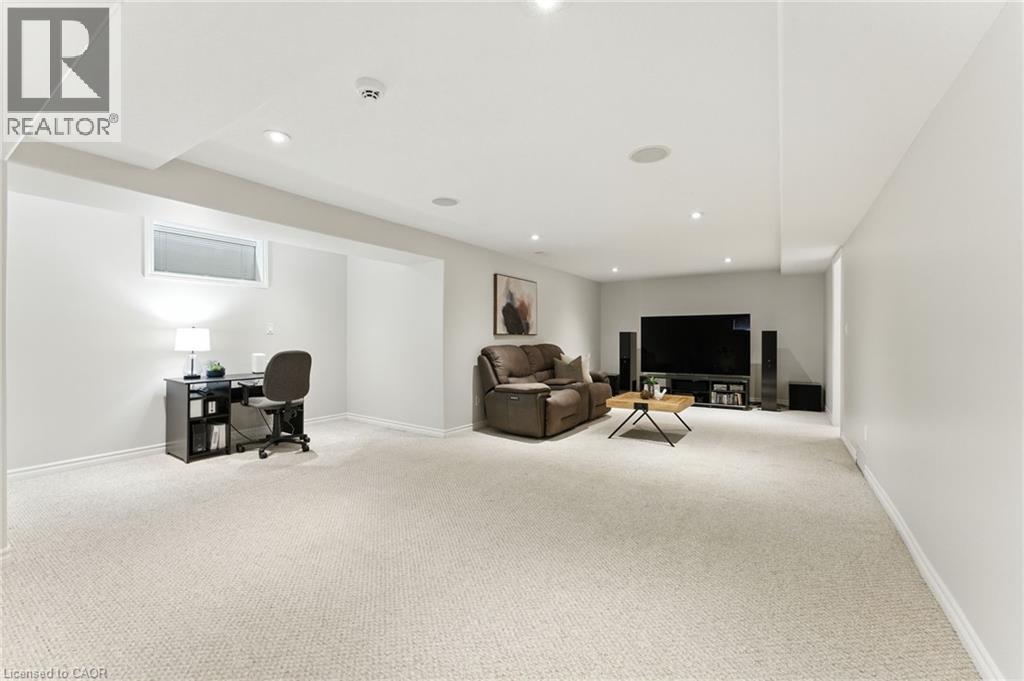 Photo 31 of 62 Zeller Drive, Kitchener ON