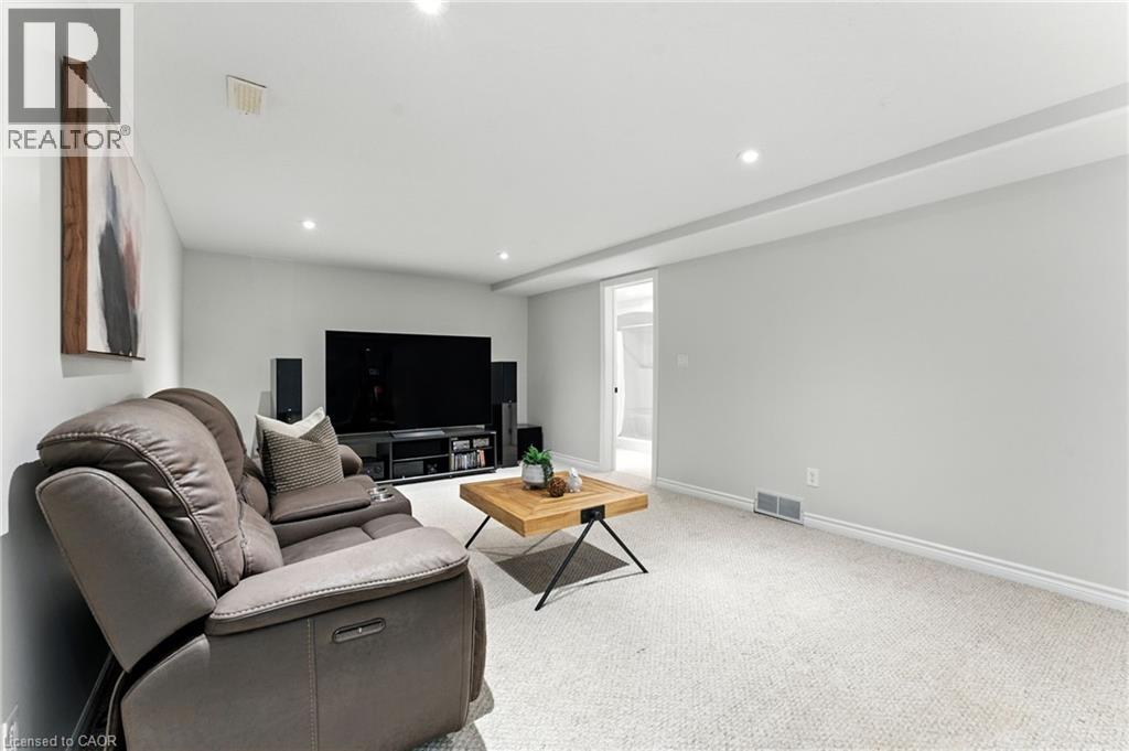 Photo 32 of 62 Zeller Drive, Kitchener ON