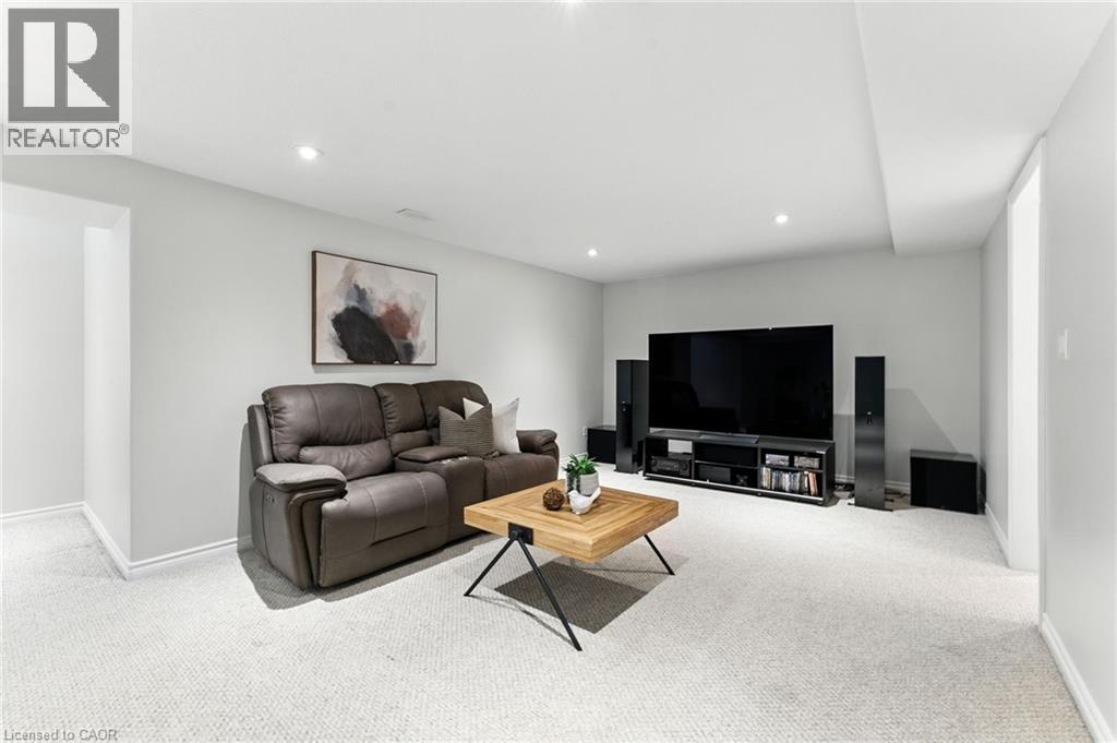 Photo 33 of 62 Zeller Drive, Kitchener ON