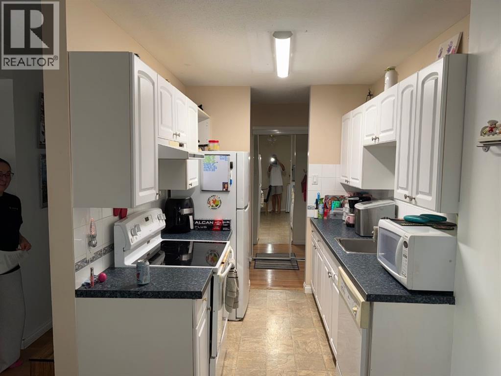 Photo 6 of 210 855 Columbia Boulevard W, Lethbridge AB