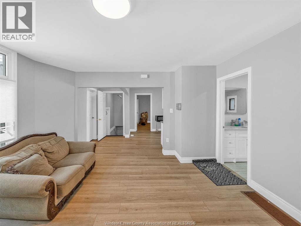 Photo 11 of 364 Crawford Avenue, Windsor ON
