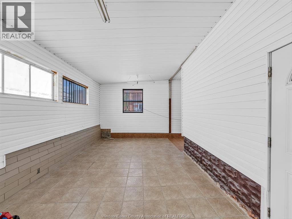 Photo 23 of 364 Crawford Avenue, Windsor ON