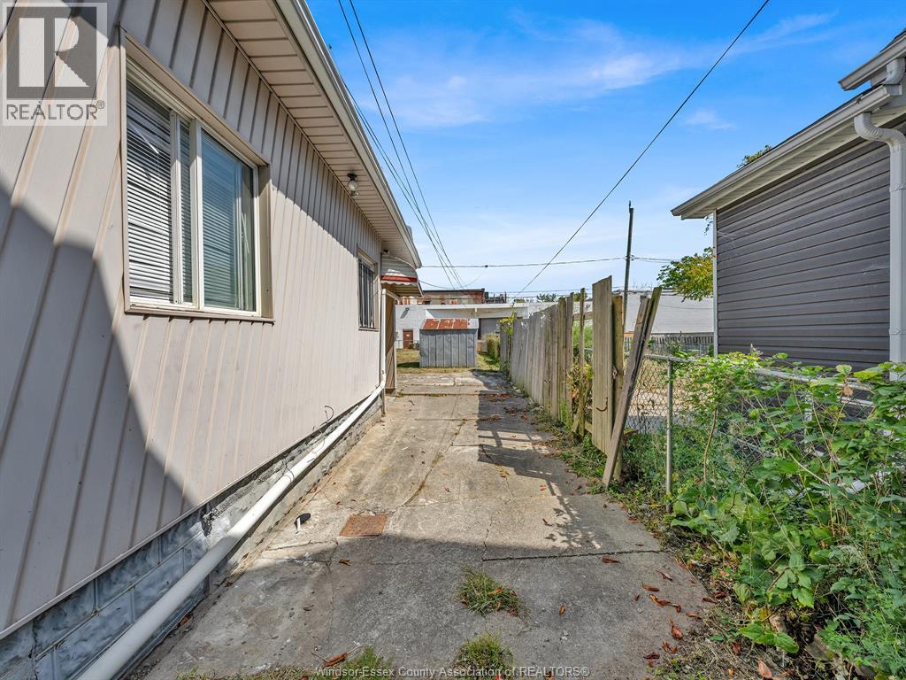 Photo 39 of 364 Crawford Avenue, Windsor ON