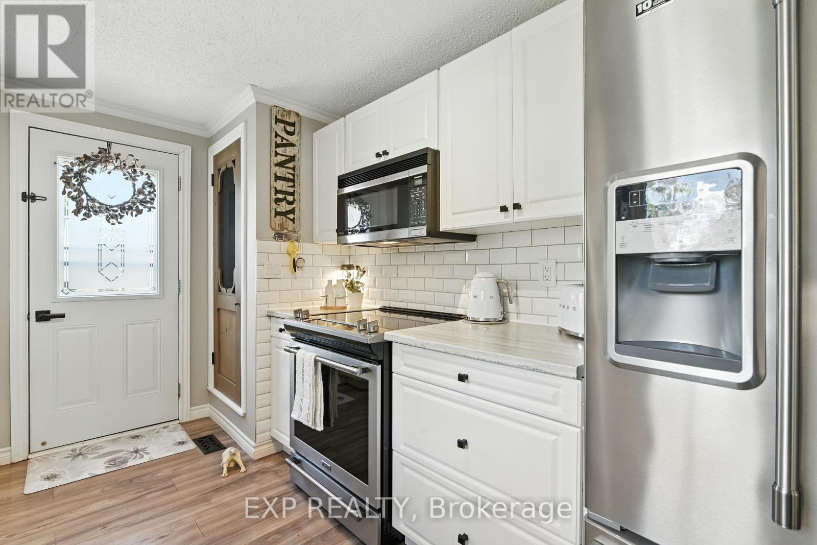 Photo 11 of 44 Bluffs Road, Clarington ON