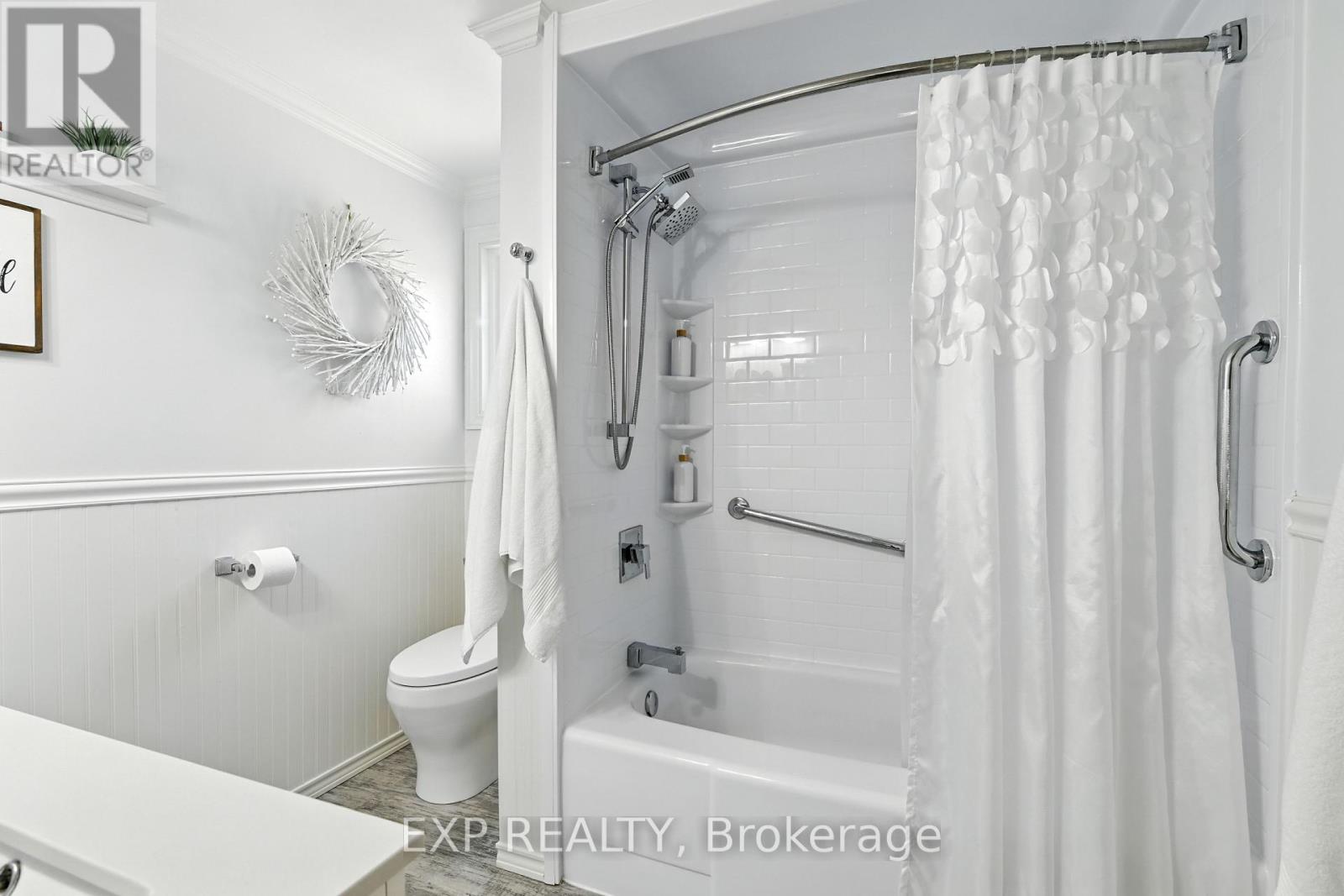 Photo 18 of 44 Bluffs Road, Clarington ON