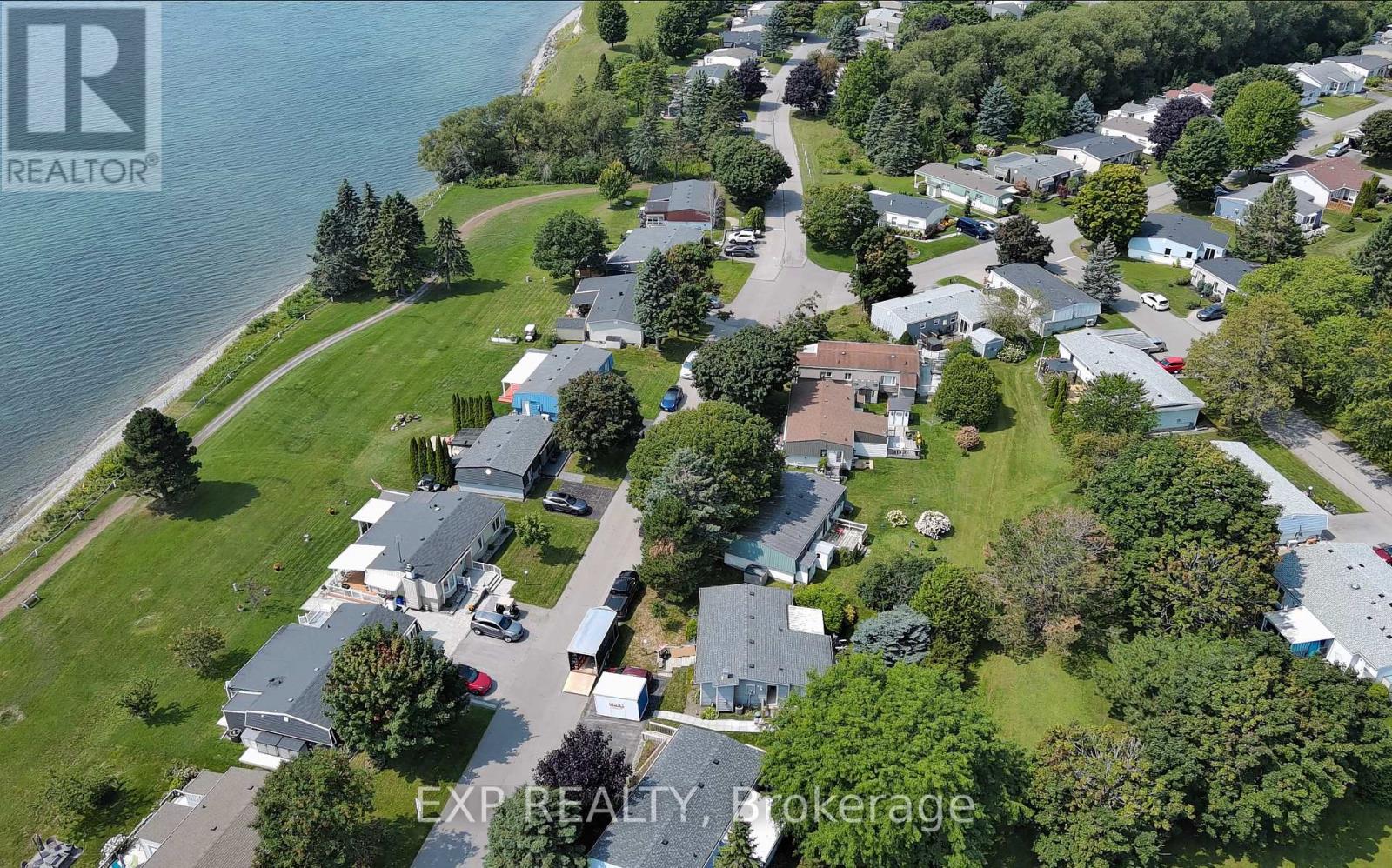 Photo 37 of 44 Bluffs Road, Clarington ON