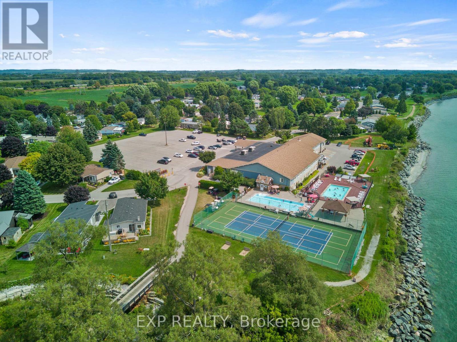 Photo 38 of 44 Bluffs Road, Clarington ON