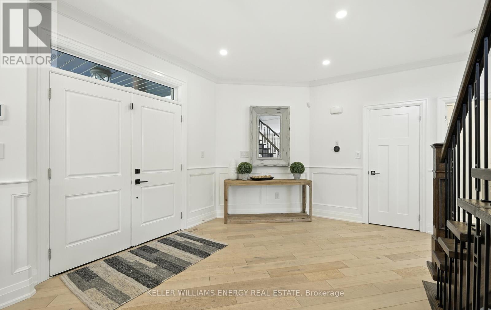 Photo 2 of 96 Kingsdale Drive, Oshawa ON