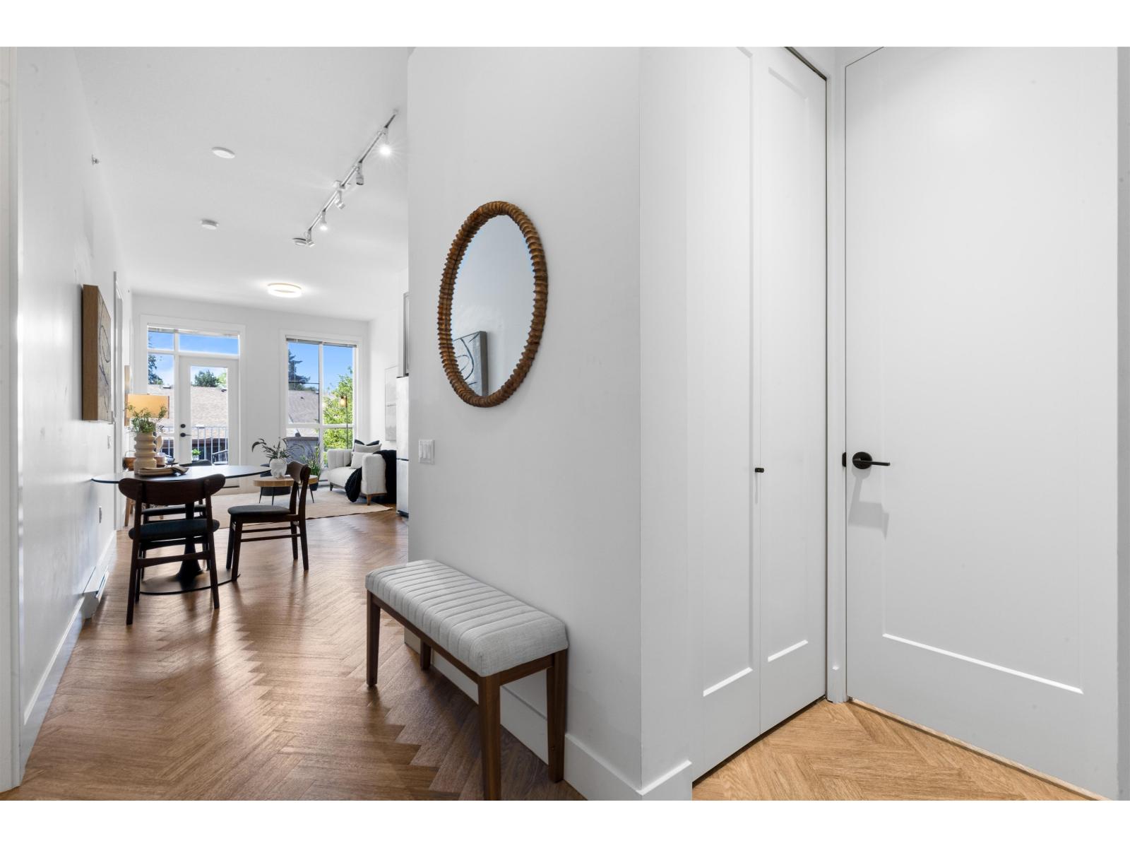 Photo 5 of 409 14968 101 A Avenue, Surrey BC
