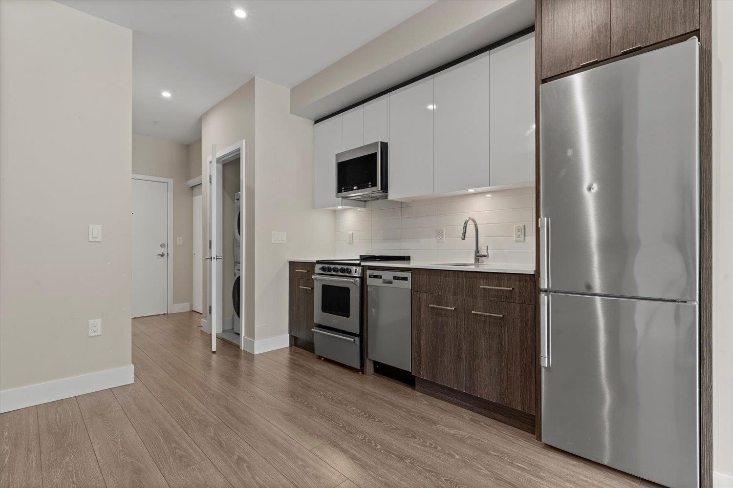 Photo 4 of 202 45510 Market Way Garrison Crossing, Chilliwack BC