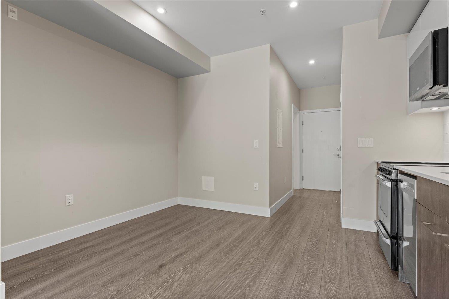 Photo 11 of 202 45510 Market Way Garrison Crossing, Chilliwack BC