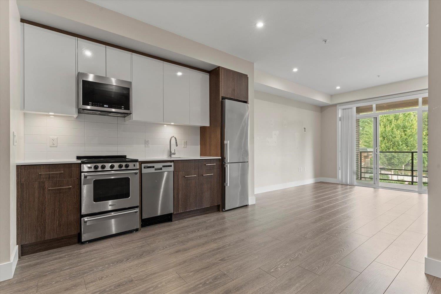 Photo 5 of 202 45510 Market Way Garrison Crossing, Chilliwack BC