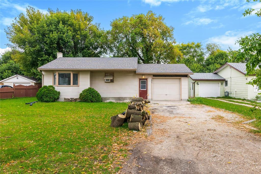 Photo 2 of 171 Elmdale Street, Steinbach MB