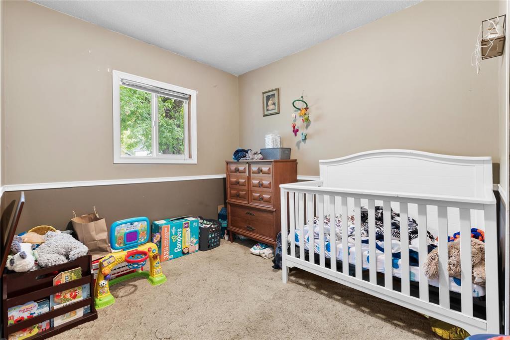 Photo 13 of 171 Elmdale Street, Steinbach MB