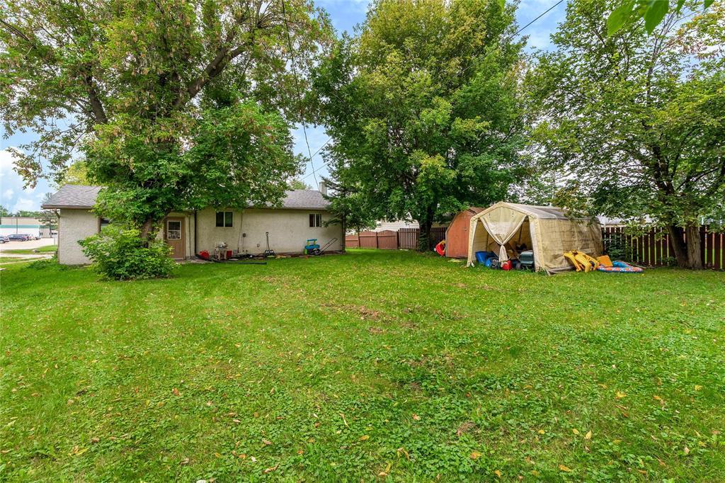 Photo 18 of 171 Elmdale Street, Steinbach MB