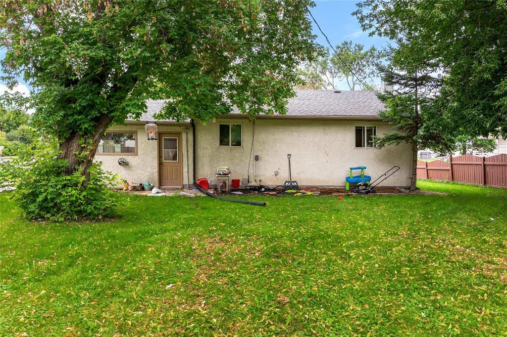 Photo 19 of 171 Elmdale Street, Steinbach MB