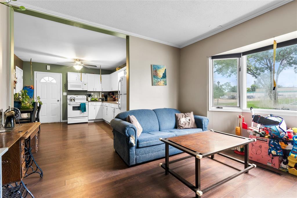 Photo 5 of 171 Elmdale Street, Steinbach MB