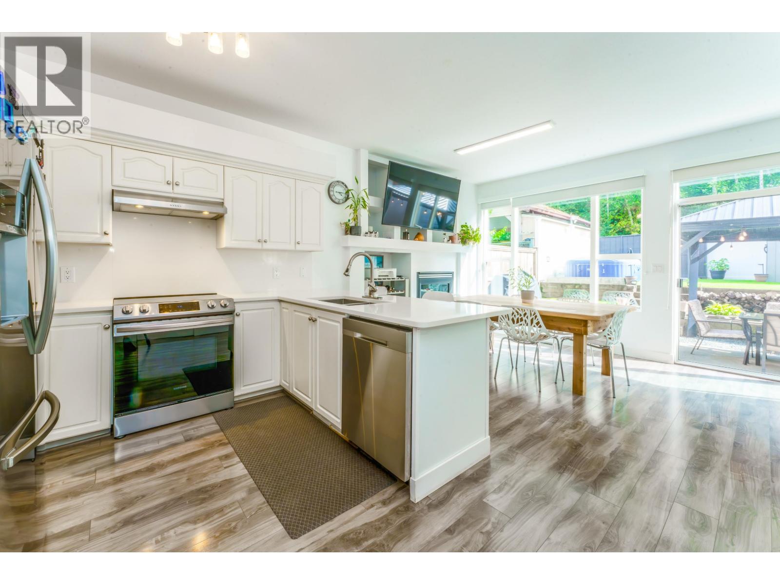 Photo 8 of 24386 101 Avenue, Maple Ridge BC