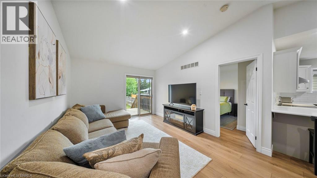 Photo 11 of 12 Steed Court, Brantford ON
