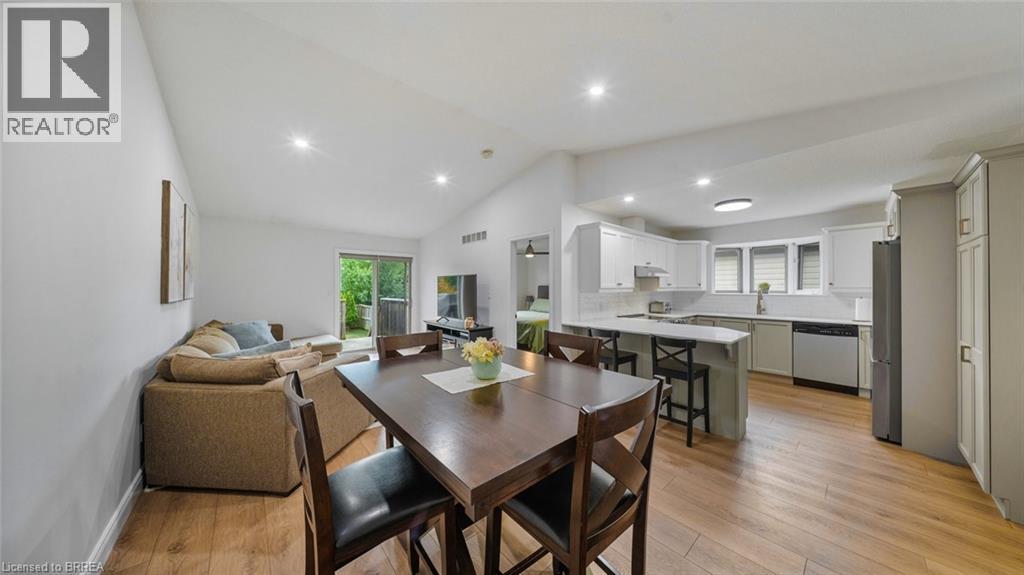 Photo 4 of 12 Steed Court, Brantford ON