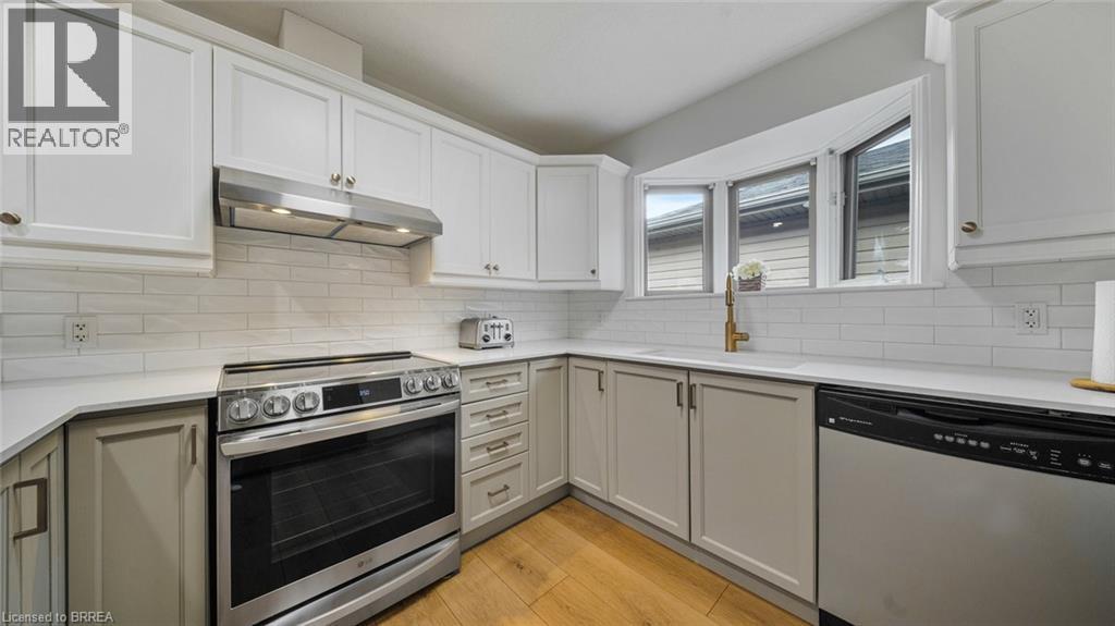 Photo 8 of 12 Steed Court, Brantford ON