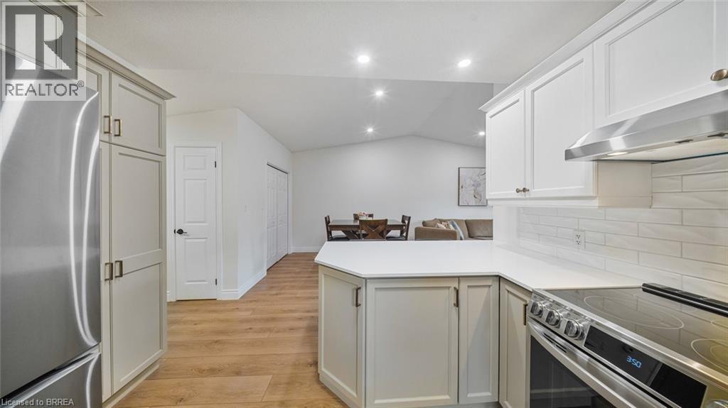 Photo 9 of 12 Steed Court, Brantford ON