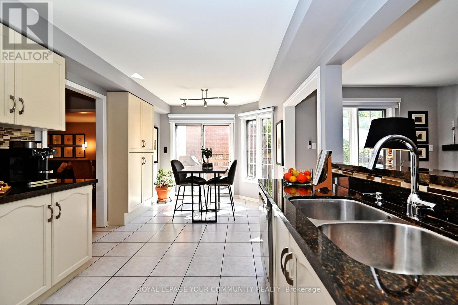 Photo 12 of 79 Mugford Rd, Aurora ON
