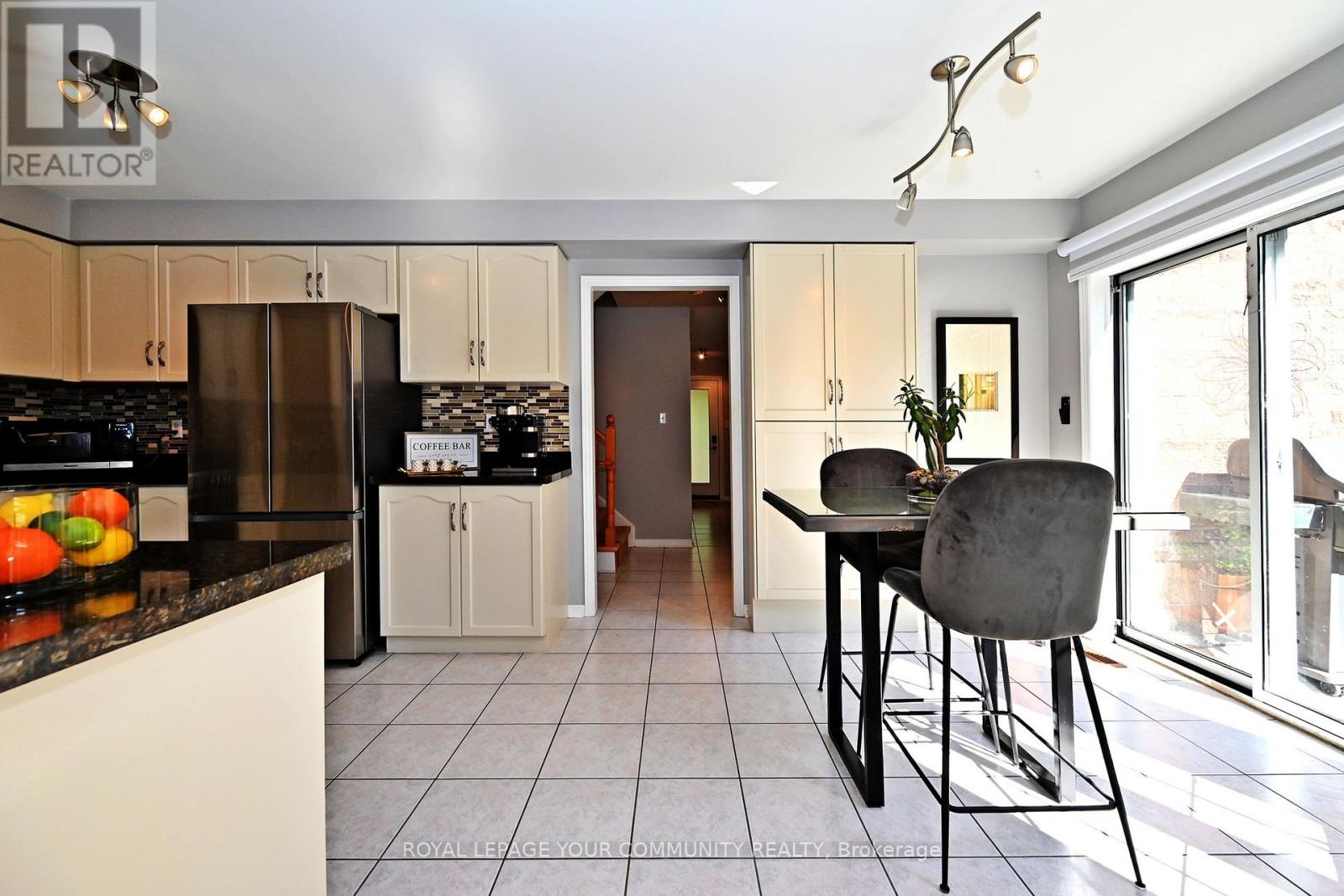 Photo 15 of 79 Mugford Rd, Aurora ON
