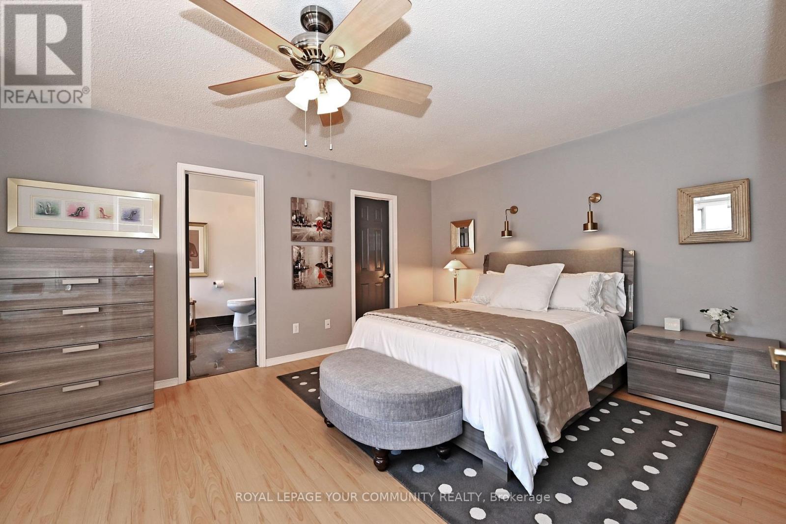Photo 20 of 79 Mugford Rd, Aurora ON