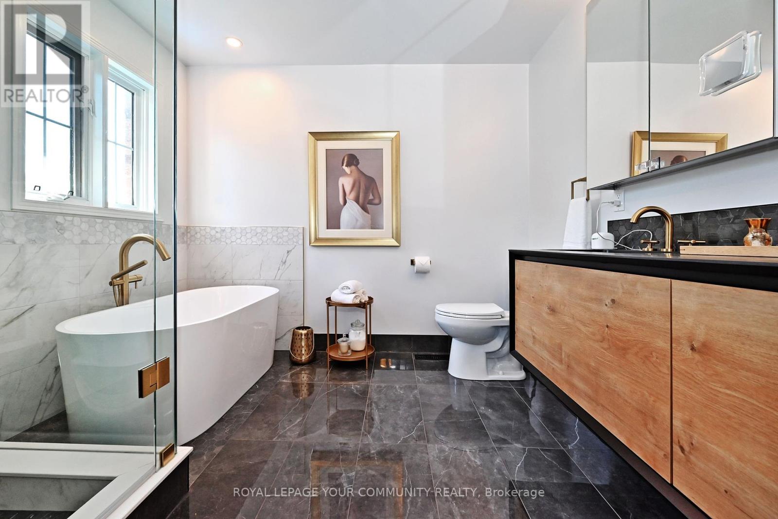 Photo 22 of 79 Mugford Rd, Aurora ON
